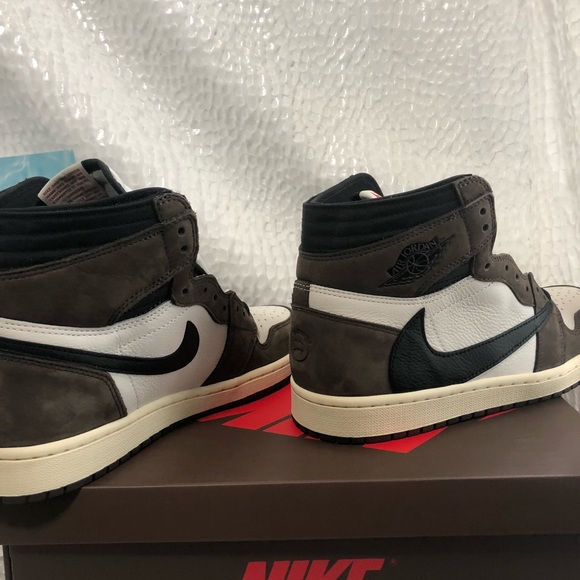 🚨SOLD🚨Travis Scott Jordan 1’s - Picture 2 of 4